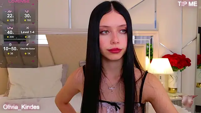 Olivia Kindes online show from October 13, 2025, 5:02 pm