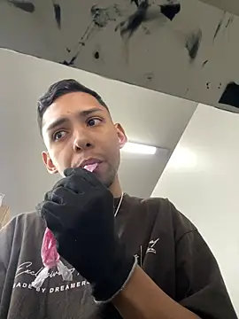 Oqui online show from April 17, 2026, 8:23 pm