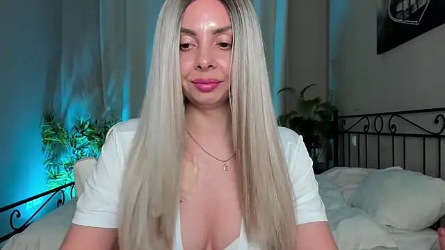 VelvetEliza online show from June 9, 2026, 9:26 pm