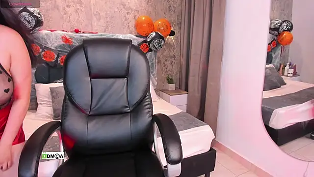 susanasmith18 online show from October 28, 2025, 8:55 pm