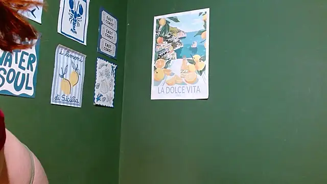 Roxiehood online show from December 14, 2025, 10:25 pm