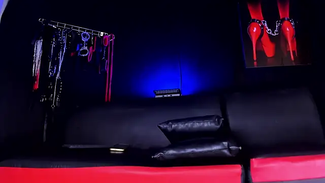 AmaniStone online show from December 17, 2025, 6:25 pm