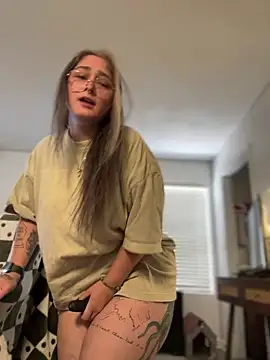 Alix Valentine online show from April 27, 2026, 11:36 pm