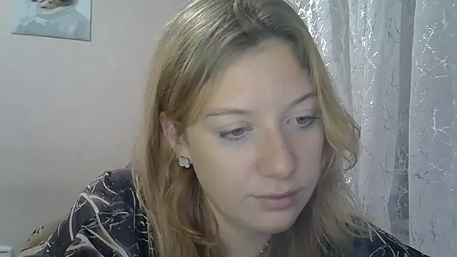 Lily Ember online show from October 5, 2025, 7:12 pm