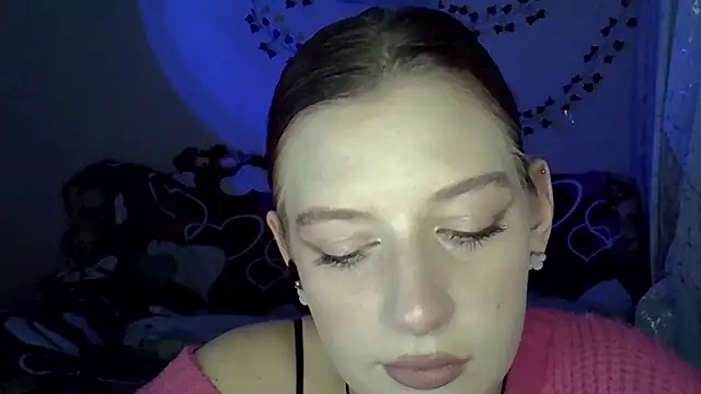 Snapshot of Lily_Ember chatting on November 18, 2025, 5:28 pm Lily Ember online show from November 18, 2025, 5:28 pm