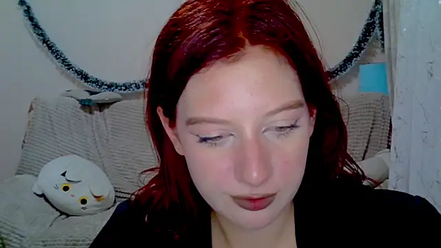 Snapshot of Lily_Ember chatting on December 22, 2025, 6:05 pm Lily Ember online show from December 22, 2025, 6:05 pm