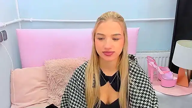 Snapshot of EvetteRose chatting on October 25, 2025, 2:56 pm EvetteRose online show from October 25, 2025, 2:56 pm