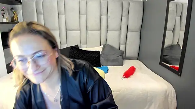 Snapshot of Charlot_milf chatting on February 20, 2026, 6:26 am Charlot milf online show from February 20, 2026, 6:26 am