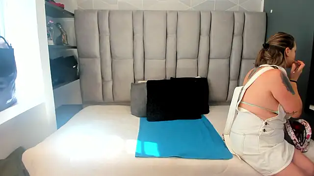 Snapshot of Charlot_milf chatting on February 26, 2026, 2:38 pm Charlot milf online show from February 26, 2026, 2:38 pm