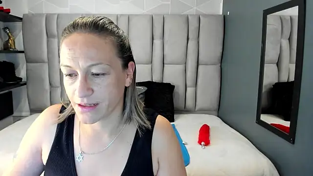 Snapshot of Charlot_milf chatting on February 28, 2026, 12:06 pm Charlot milf online show from February 28, 2026, 12:06 pm