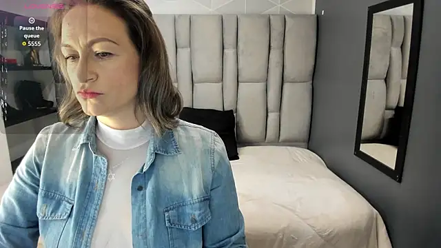 Charlot milf online show from March 26, 2026, 11:38 am