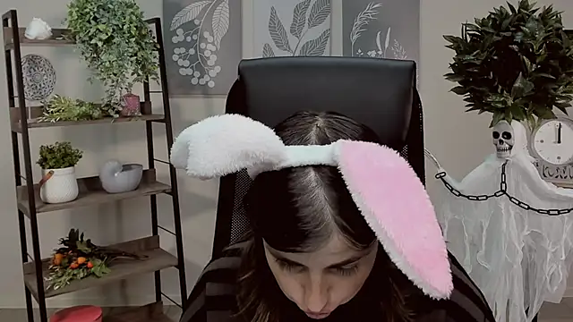 MartaEdams online show from November 6, 2025, 6:14 am