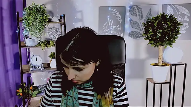 MartaEdams online show from April 15, 2026, 6:31 am