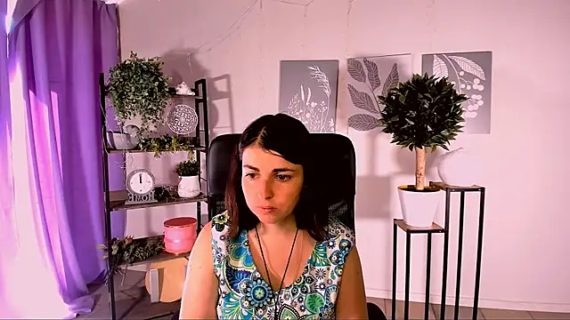 MartaEdams online show from June 10, 2026, 5:07 am