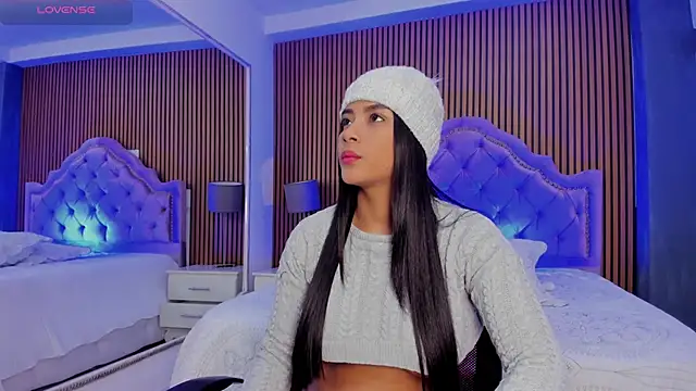 SelenaStonne online show from September 18, 2025, 7:38 pm