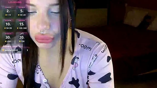 Snapshot of Cassie_Pinkkk chatting on October 25, 2025, 1:18 pm Cassie Pinkkk online show from October 25, 2025, 1:18 pm