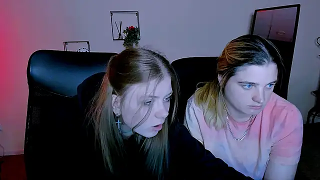 Snapshot of foxy_tease_ chatting on September 13, 2025, 10:20 pm foxy tease  online show from September 13, 2025, 10:20 pm
