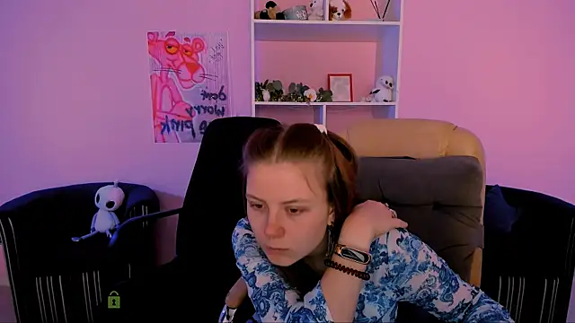 Snapshot of foxy_tease_ chatting on September 19, 2025, 11:16 pm foxy tease  online show from September 19, 2025, 11:16 pm