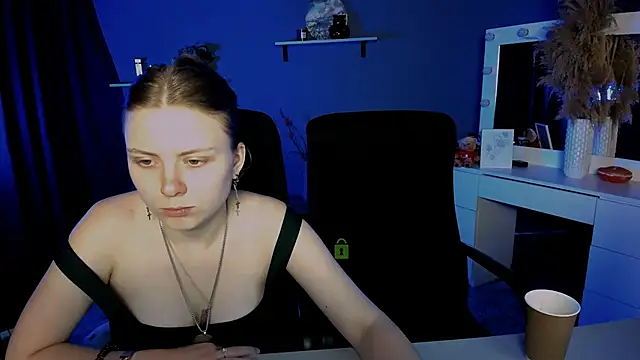 Snapshot of foxy_tease_ chatting on September 21, 2025, 2:46 am foxy tease  online show from September 21, 2025, 2:46 am