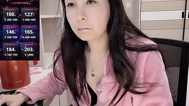 JackieBell online show from November 2, 2025, 11:07 pm