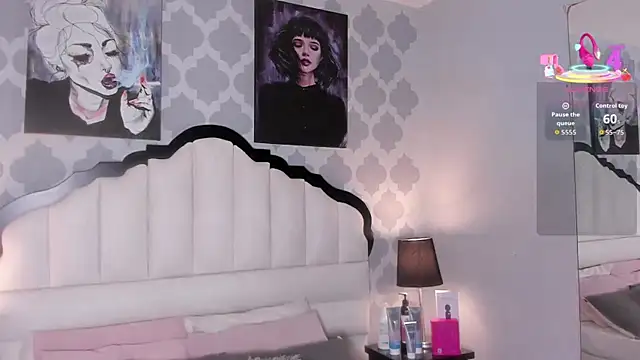 SarahMiler  online show from October 28, 2025, 7:49 pm