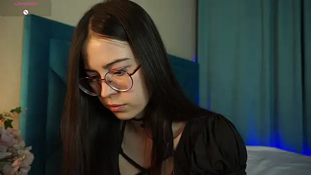 ywixos online show from October 21, 2025, 2:29 pm