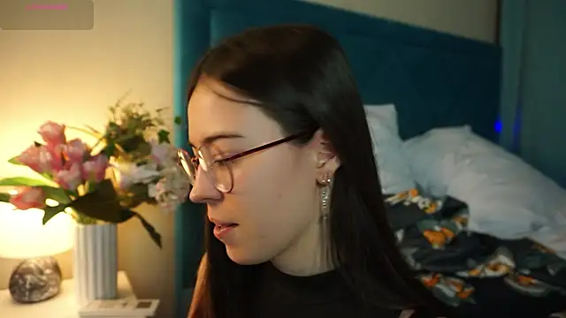 ywixos online show from November 2, 2025, 2:52 pm