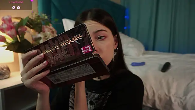 ywixos online show from March 6, 2026, 2:24 pm