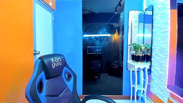 Snapshot of lucia_ht chatting on October 4, 2025, 1:36 am lucia ht online show from October 4, 2025, 1:36 am