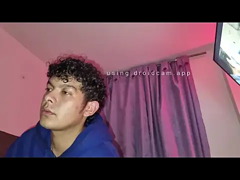 Snapshot of HotYoungCoupleLive chatting on November 17, 2025, 11:32 pm HotYoungCoupleLive online show from November 17, 2025, 11:32 pm