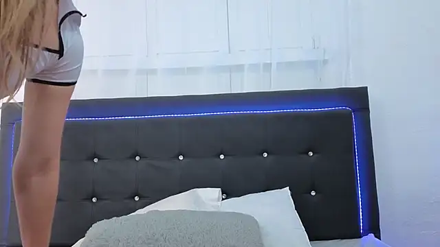 Angiehuston1 online show from September 17, 2025, 2:19 pm