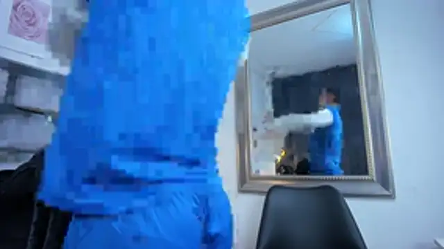 lianfox  online show from November 15, 2025, 12:45 pm