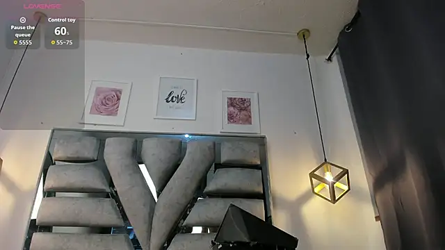 lianfox  online show from February 28, 2026, 12:28 pm