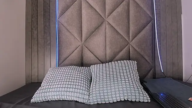 TiffValentinee  online show from September 20, 2025, 8:54 pm