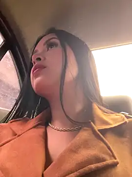 CrisMarulanda online show from October 12, 2025, 7:13 pm