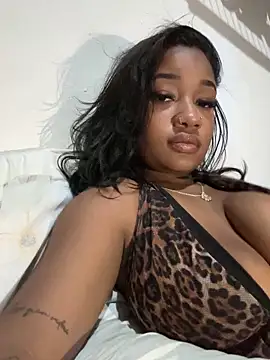 hillarymoreninha online show from January 5, 2026, 10:13 pm