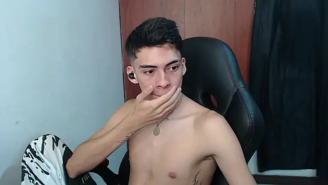 Rimuru17 online show from April 19, 2026, 3:39 am