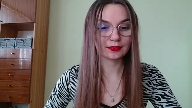 LooveELLYx online show from February 21, 2025, 7:45 am