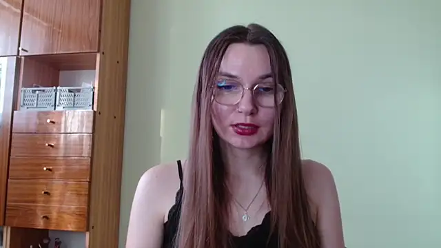 LooveELLYx online show from February 24, 2025, 2:37 pm