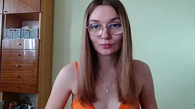 LooveELLYx online show from September 16, 2025, 1:34 pm