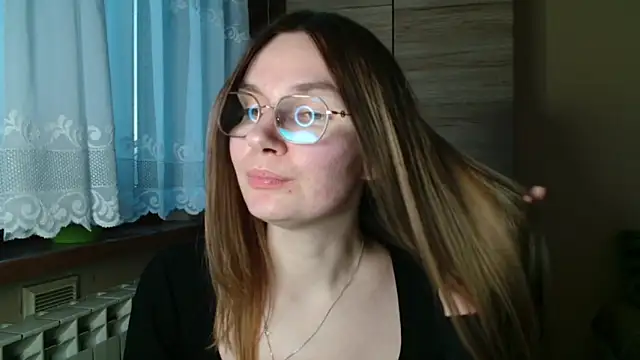 LooveELLYx online show from October 29, 2025, 3:36 pm