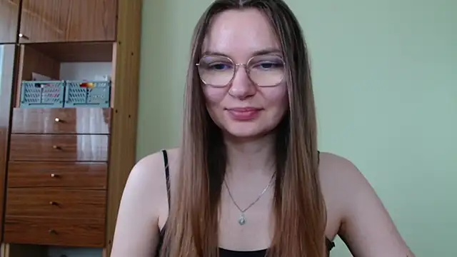 LooveELLYx online show from June 5, 2026, 6:31 am