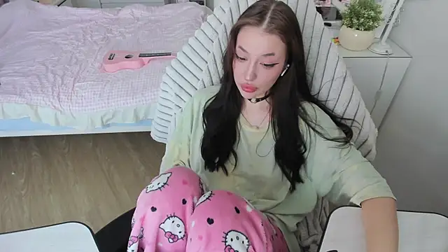 saadnesstyan online show from September 21, 2025, 4:58 am