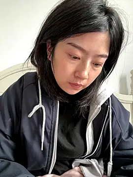 Olivia-l online show from November 26, 2025, 5:30 am