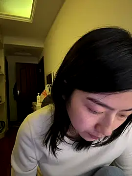 Olivia-l online show from December 2, 2025, 12:54 pm