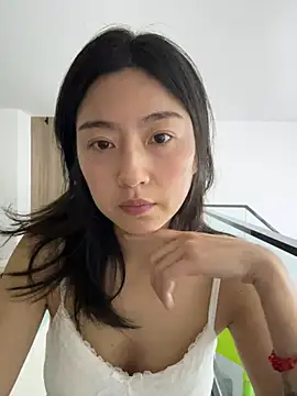 Olivia-l online show from March 16, 2026, 12:20 pm