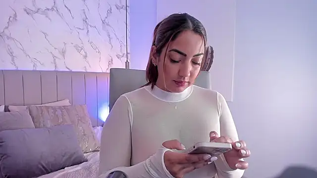 Karlla Brown online show from December 2, 2025, 2:01 pm