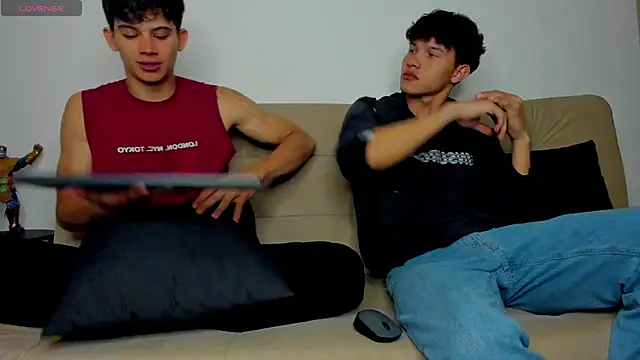 2Amateur Guys online show from December 15, 2025, 12:15 am