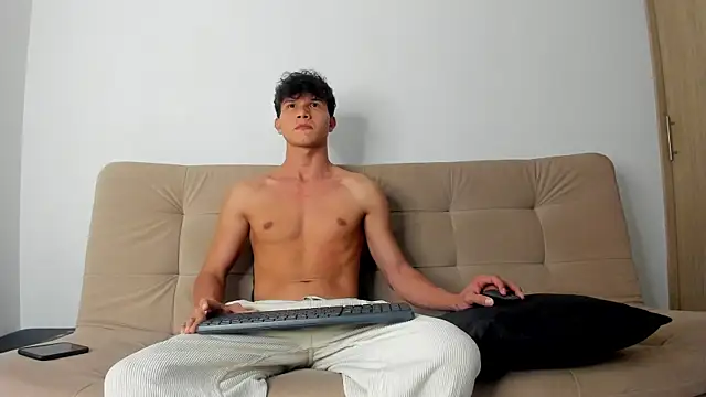 2Amateur Guys online show from April 3, 2026, 10:19 pm