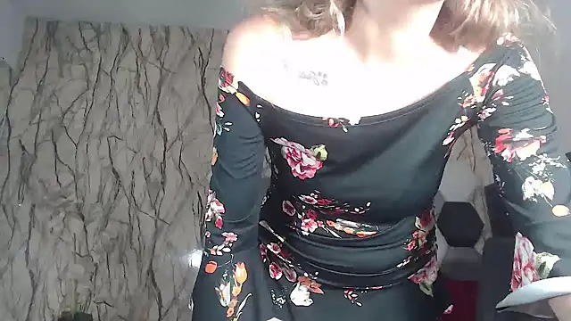 Snapshot of AntonellaBlanc chatting on November 6, 2025, 10:10 pm AntonellaBlanc online show from November 6, 2025, 10:10 pm